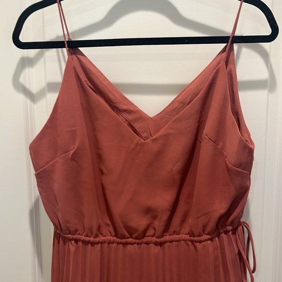 Pleated cami midi dress with drawstring waist in dark pink - Picture 8 of 8
